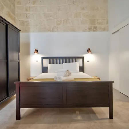 Old Lodge One Bedroom Apartment By Vallettastay Apartment *